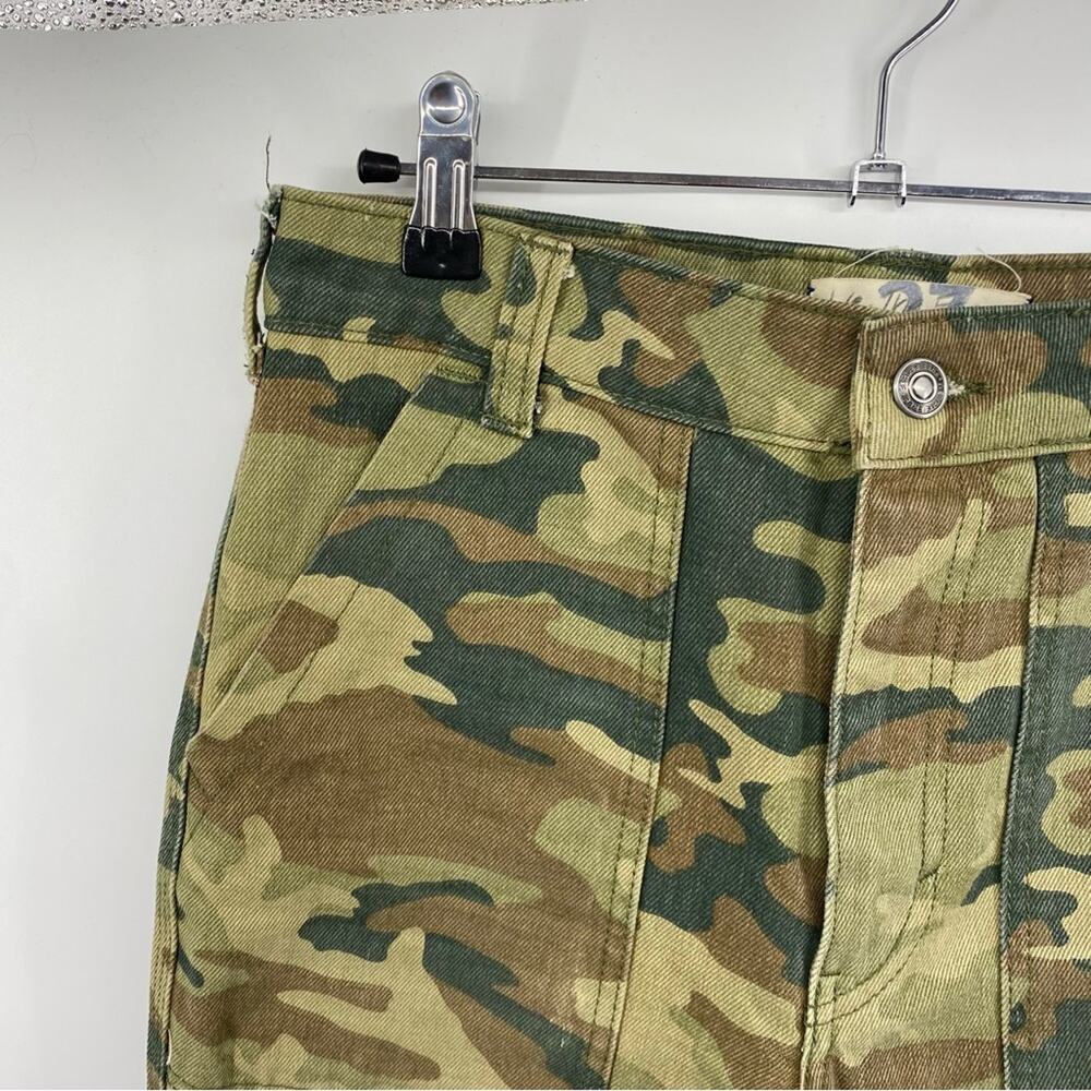 Free People We The Free Remy Cropped Cargo Pants Army Print Wide Leg Size 27 - Picture 8 of 12